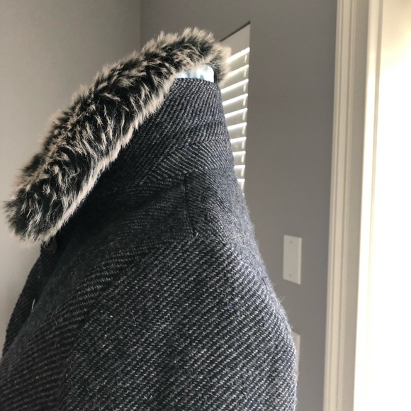 EUC charcoal grey wool jacket, lined with interchangeable & detachable collar - Picture 3 of 9